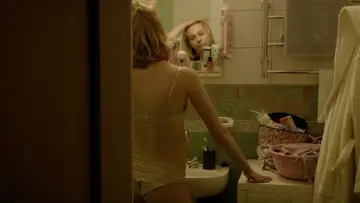 Zasłona do filmu "Niemiłość" #988324