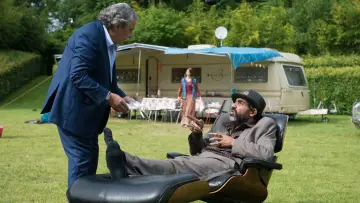 Zasłona do filmu "Czym chata bogata!" #446511