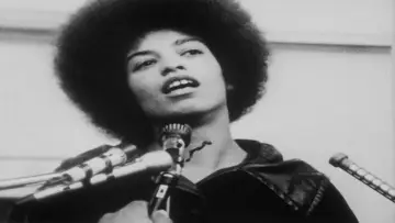 Zasłona do filmu "Angela Davis: Portrait of a Revolutionary" #1169805