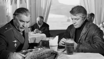 Zasłona do filmu "Неподсуден" #1187002