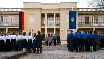 Zasłona do filmu "Milcząca rewolucja" #360976