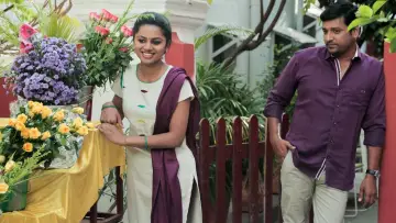 Zasłona do filmu "குரங்கு பொம்மை" #1163082