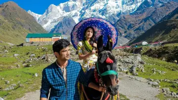 Zasłona do filmu "केदारनाथ" #937376
