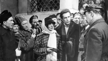 Zasłona do filmu "В дни Октября" #1161221