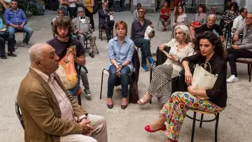 Zasłona do filmu "Neapol spowity tajemnicą" #298220