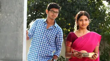 Zasłona do filmu "பள்ளிப் பருவத்திலே" #1163947
