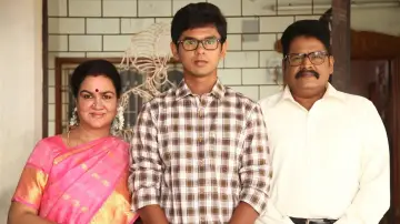 Zasłona do filmu "பள்ளிப் பருவத்திலே" #1163950