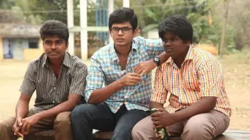 Zasłona do filmu "பள்ளிப் பருவத்திலே" #1163953