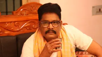 Zasłona do filmu "பள்ளிப் பருவத்திலே" #1163956