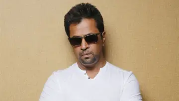 Zasłona do filmu "இரும்புத்திரை" #1777956