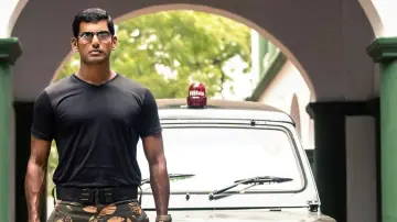 Zasłona do filmu "இரும்புத்திரை" #1777960