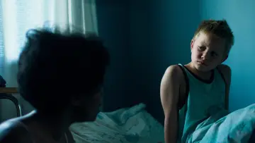 Zasłona do filmu "I oddychaj normalnie" #494857