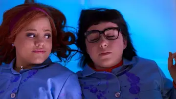 Zasłona do filmu "Daphne i Velma" #445603