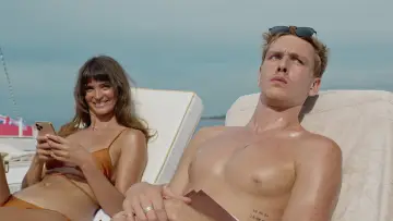 Zasłona do filmu "W trójkącie" #1827454