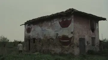 Zasłona do filmu "La casa dalle finestre che ridono" #989437