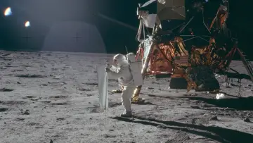 Zasłona do filmu "Apollo 11: The Untold Story" #1146047