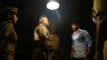 Zasłona do filmu "தடம்" #493010