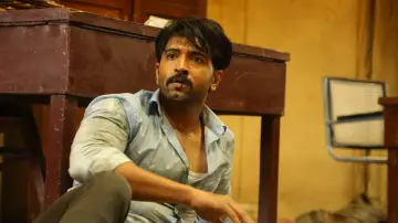 Zasłona do filmu "தடம்" #493013