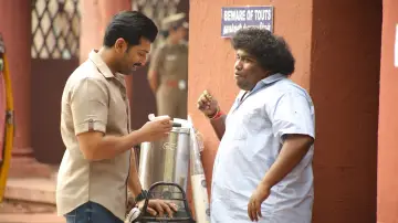 Zasłona do filmu "தடம்" #493015