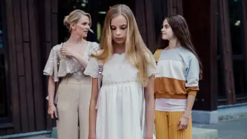 Zasłona do filmu "Pisklę" #291990