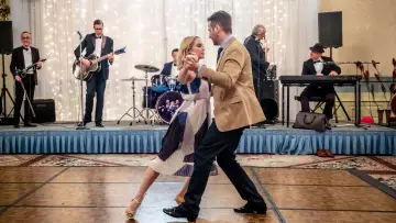Zasłona do filmu "Love at First Dance" #425160