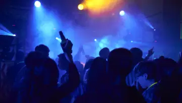 Zasłona do filmu "Ravers" #737820