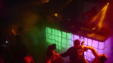 Zasłona do filmu "Ravers" #737822