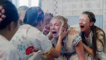 Zasłona do filmu "Midsommar. W biały dzień" #235136