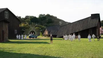 Zasłona do filmu "Midsommar. W biały dzień" #235171