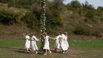 Zasłona do filmu "Midsommar. W biały dzień" #235178