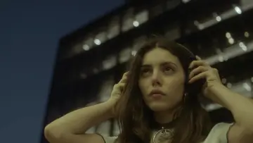 Zasłona do filmu "Mia" #586341
