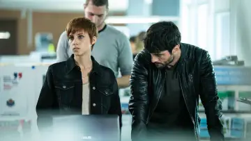 Zasłona do filmu "Podwójne morderstwo: cisza białego miasta" #353401