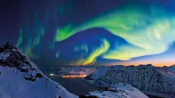 Zasłona do filmu "Fjorde, Nordkap und Polarlicht - Norwegens legendäre Hurtigruten" #1181793
