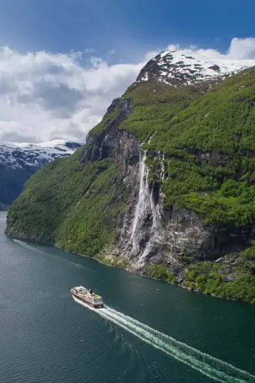 Plakat do filmu "Fjorde, Nordkap und Polarlicht - Norwegens legendäre Hurtigruten" #1181794