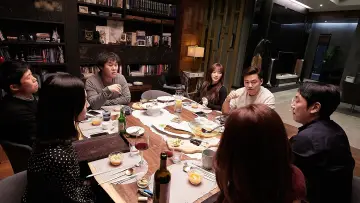 Zasłona do filmu "완벽한 타인" #409001
