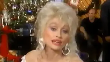 Zasłona do filmu "Dolly Parton... Christmas at Home" #1831403