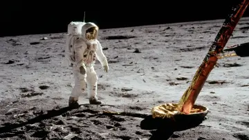 Zasłona do filmu "Apollo 11" #378650