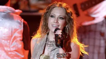 Zasłona do filmu "Hilary Duff: Live at Gibson Amphitheatre" #1523232