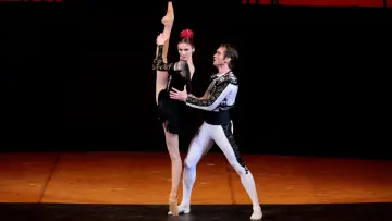 Zasłona do filmu "Bolshoi Ballet: Carmen Suite / Petrushka" #1803794