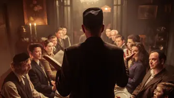 Zasłona do filmu "Ei koskaan yksin" #537245
