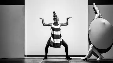 Zasłona do filmu "Jean Paul Gaultier: Freak & Chic" #1901290