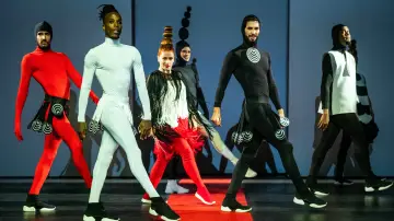 Zasłona do filmu "Jean Paul Gaultier: Freak & Chic" #1901291