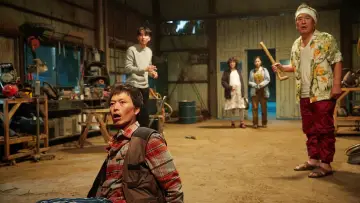 Zasłona do filmu "Sztos rodzina: zombie do usług" #359140