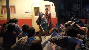 Zasłona do filmu "Sztos rodzina: zombie do usług" #359142