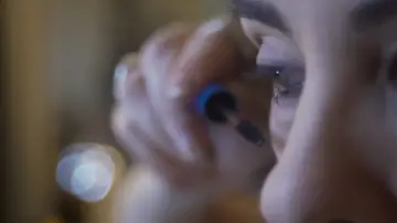 Zasłona do filmu "Ma Nudité Ne Sert à Rien" #1792618