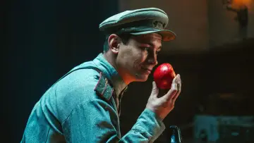 Zasłona do filmu "Август" #869393