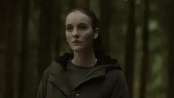 Zasłona do filmu "Rose Plays Julie" #1623259