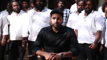 Zasłona do filmu "கோமாளி" #805635
