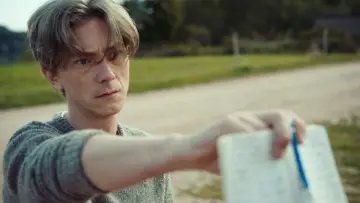 Zasłona do filmu "Niezbędna konieczność" #705216