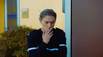 Zasłona do filmu "Niezbędna konieczność" #705223